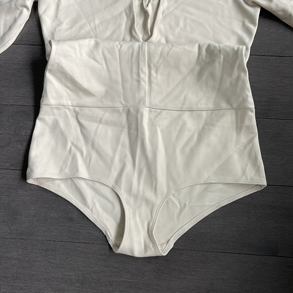 Aritzia Babaton bodysuit. Size XS - Picture 4 of 6